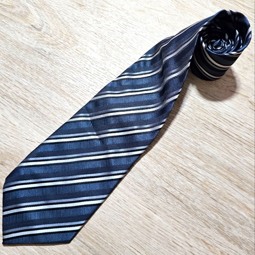Kai Long handmade 100% silk blue striped tie read description
